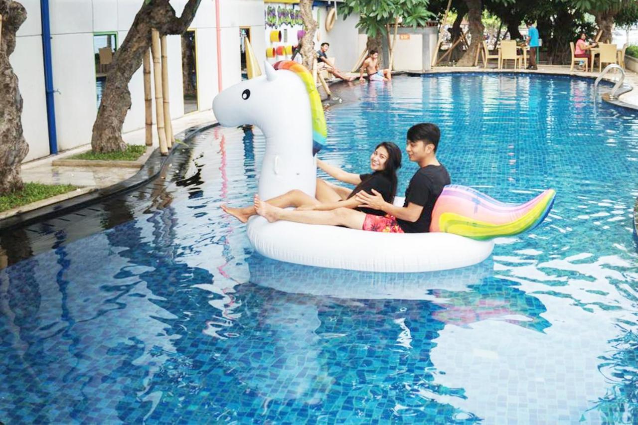 โรงแรมสิงคราชา ซีงาราจา ภายนอก รูปภาพ