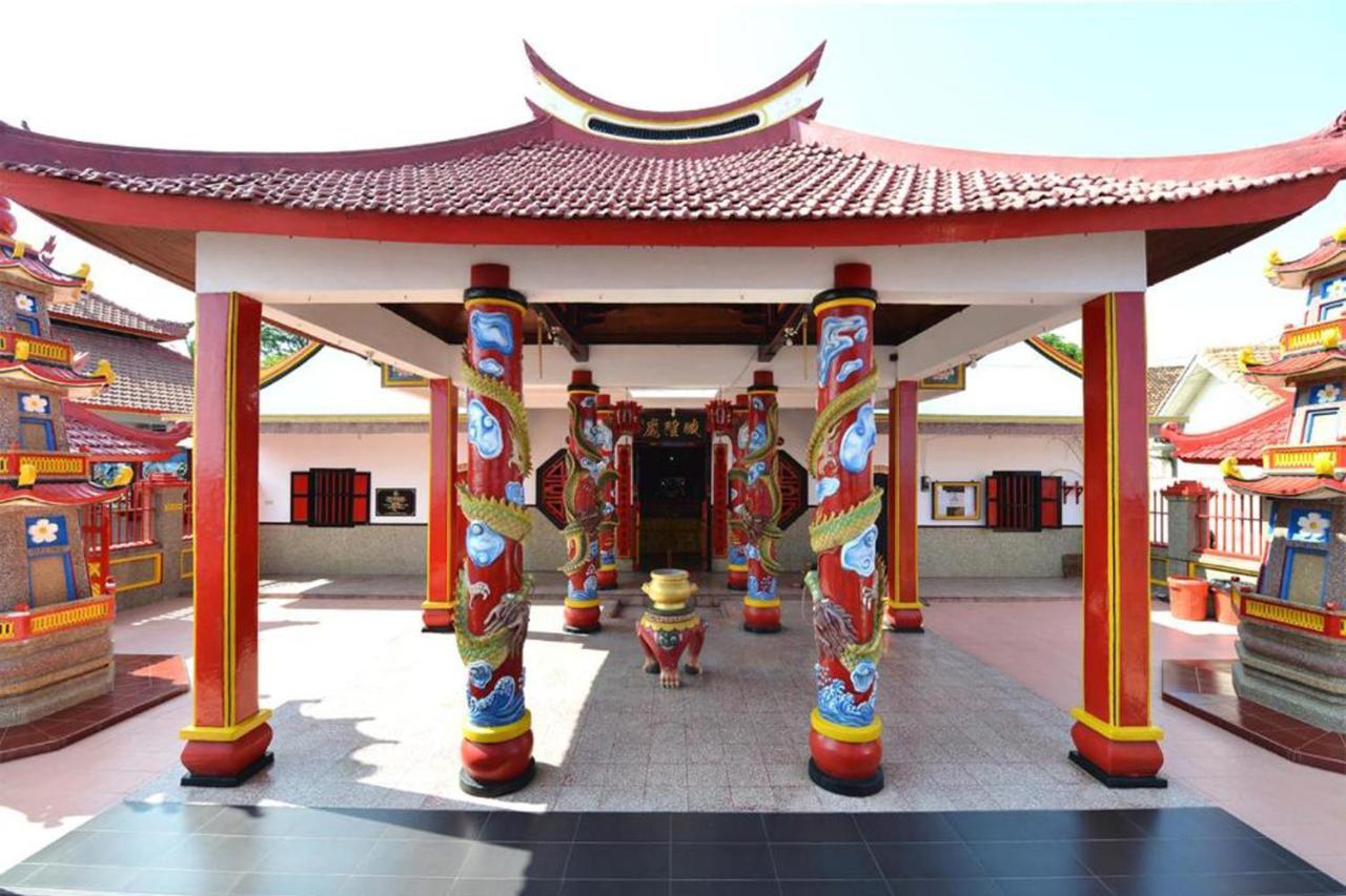 โรงแรมสิงคราชา ซีงาราจา ภายนอก รูปภาพ