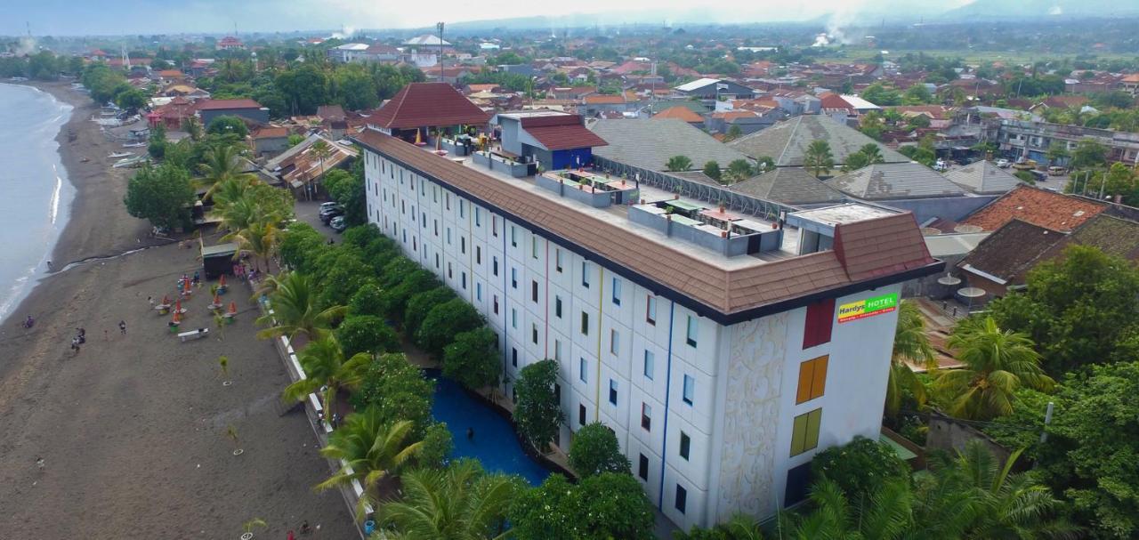 โรงแรมสิงคราชา ซีงาราจา ภายนอก รูปภาพ